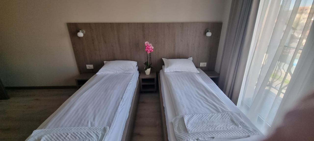 Pensiunea Normandia Timişoara Buitenkant foto